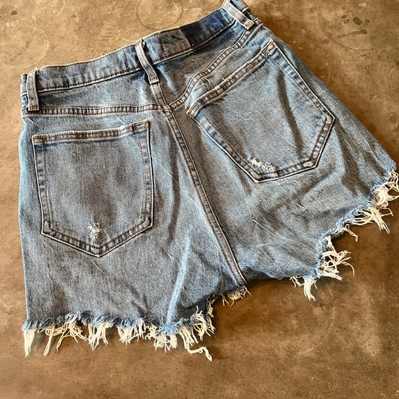 Abercrombie Ultra High Rise Mom Short - Picture 2 of 5